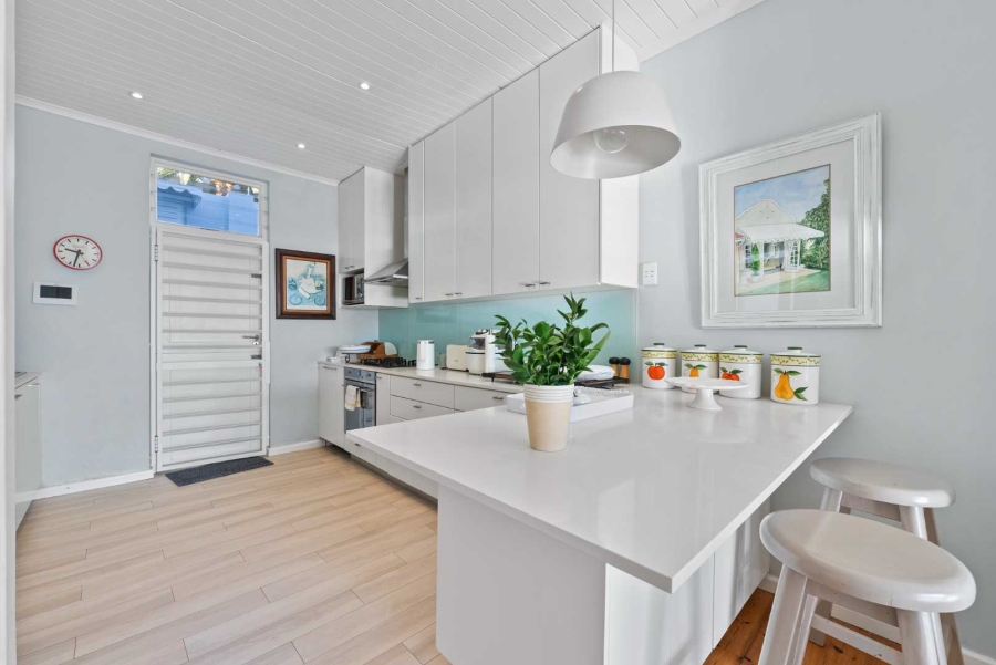 5 Bedroom Property for Sale in Green Point Western Cape